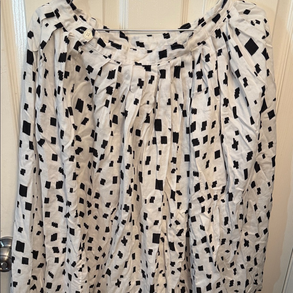 Black and White Geometric Patterned Skirt